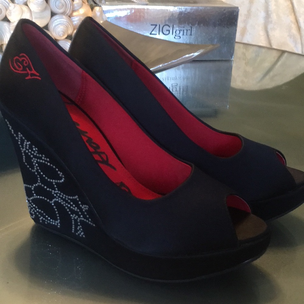 Ladies size 9 Ed hardy open toe shoe